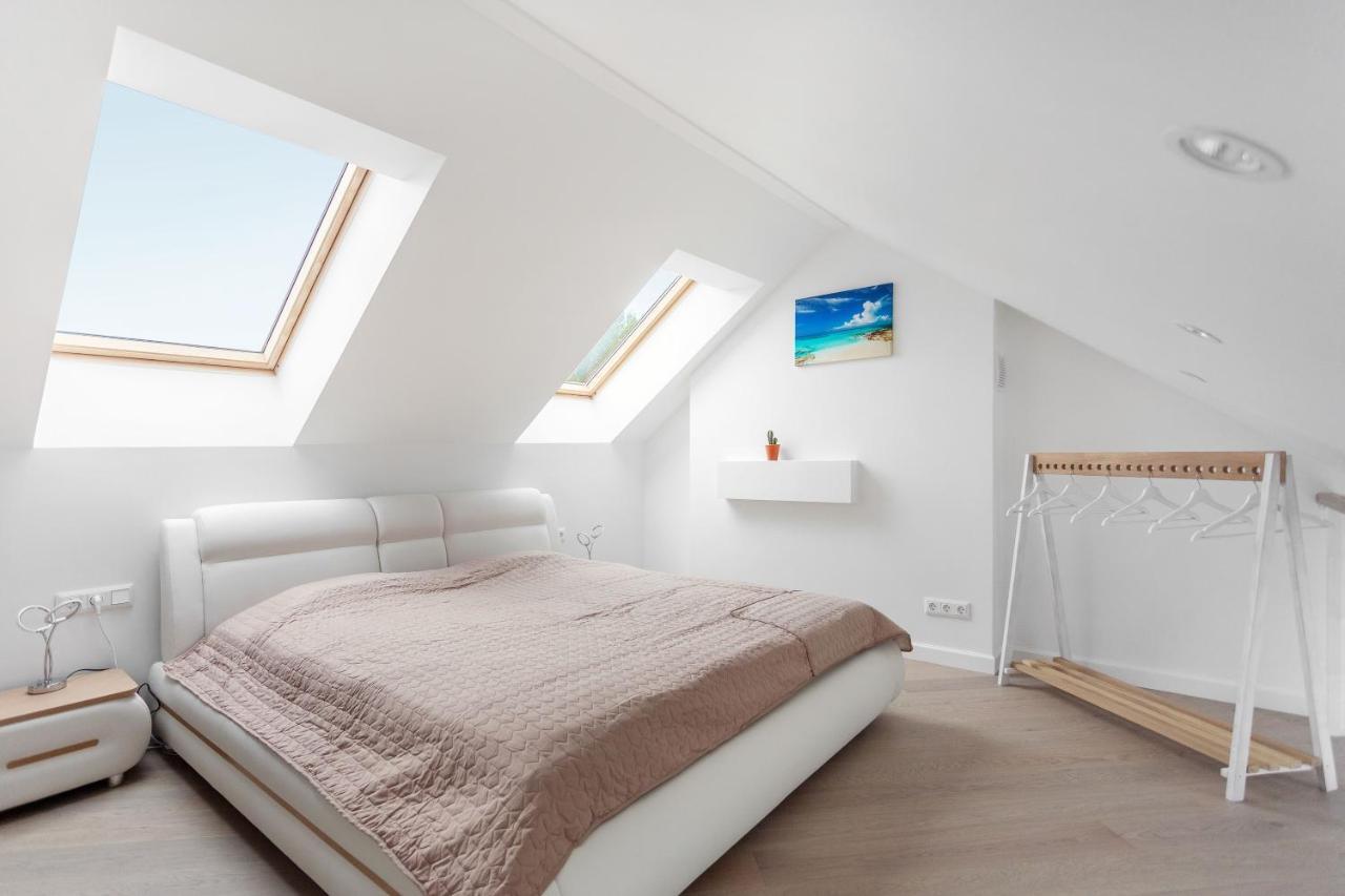 Luxurious Kaunas Basilica Apartment In Old Town By Urban Rent Buitenkant foto