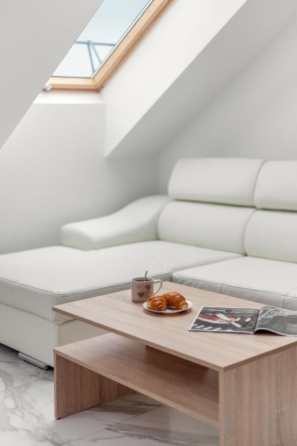 Luxurious Kaunas Basilica Apartment In Old Town By Urban Rent Buitenkant foto