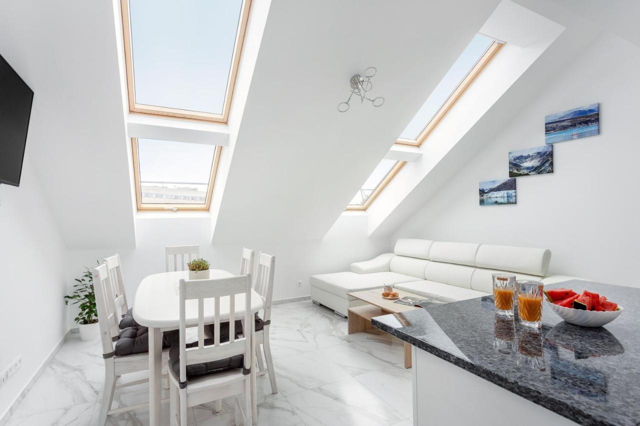Luxurious Kaunas Basilica Apartment In Old Town By Urban Rent Buitenkant foto