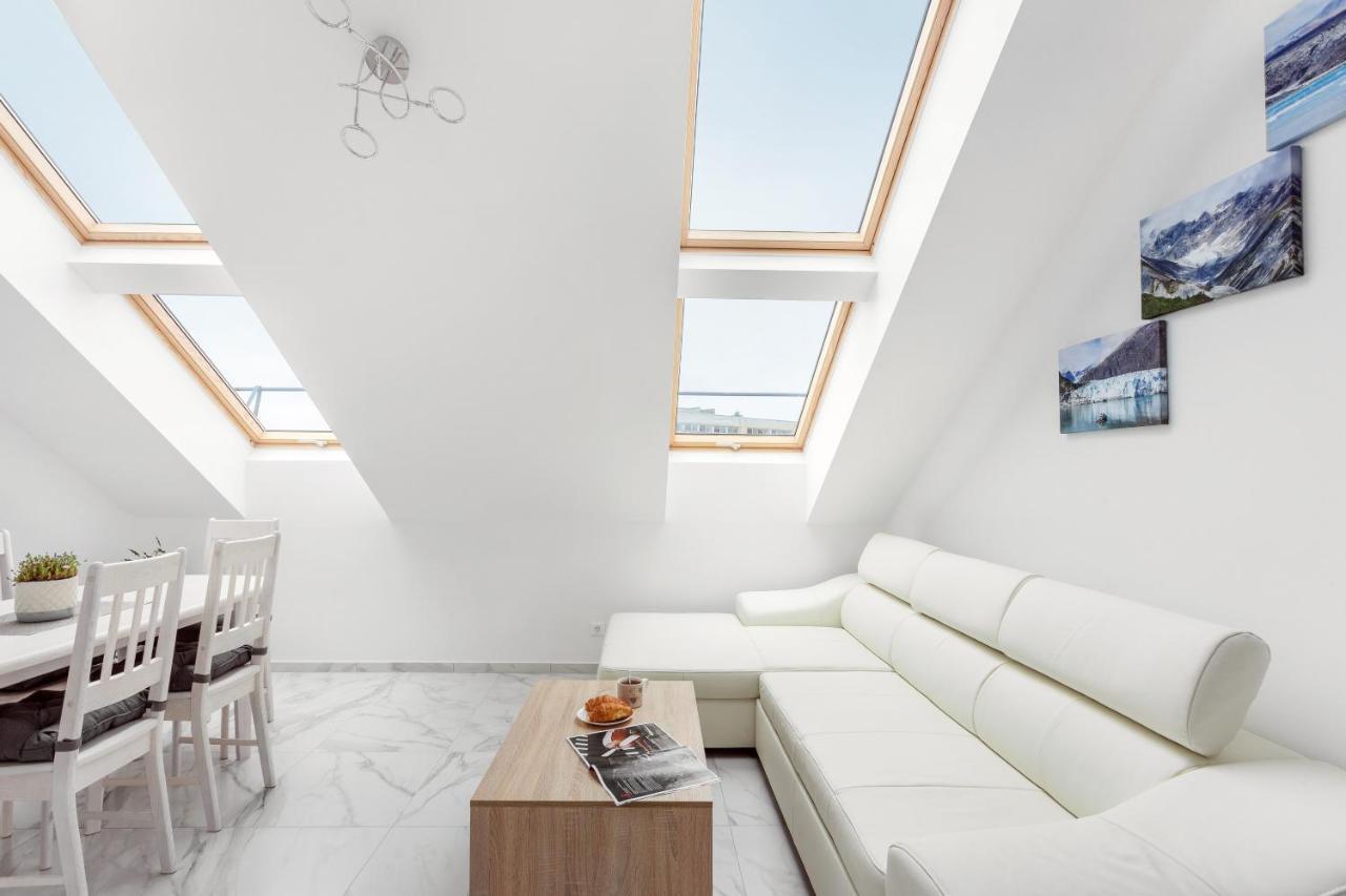 Luxurious Kaunas Basilica Apartment In Old Town By Urban Rent Buitenkant foto