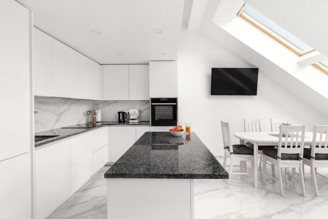 Luxurious Kaunas Basilica Apartment In Old Town By Urban Rent Buitenkant foto