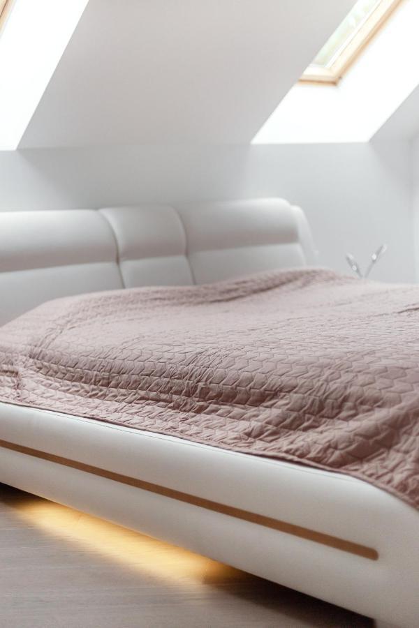 Luxurious Kaunas Basilica Apartment In Old Town By Urban Rent Buitenkant foto