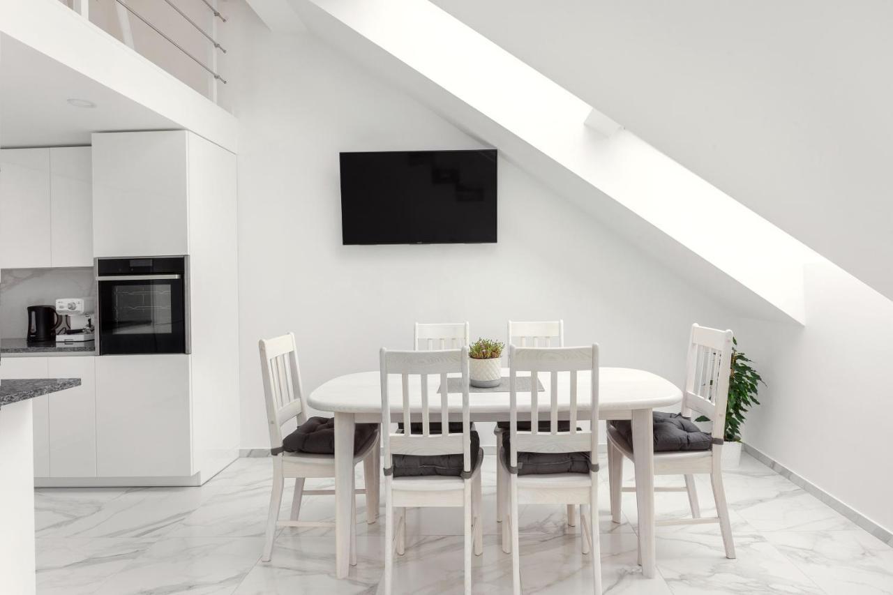 Luxurious Kaunas Basilica Apartment In Old Town By Urban Rent Buitenkant foto