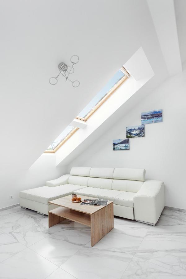 Luxurious Kaunas Basilica Apartment In Old Town By Urban Rent Buitenkant foto