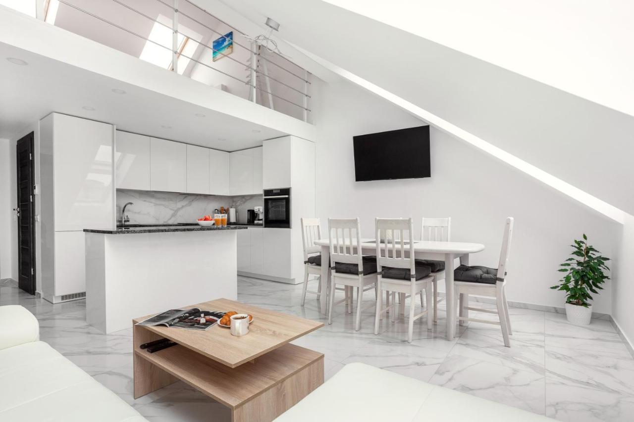 Luxurious Kaunas Basilica Apartment In Old Town By Urban Rent Buitenkant foto